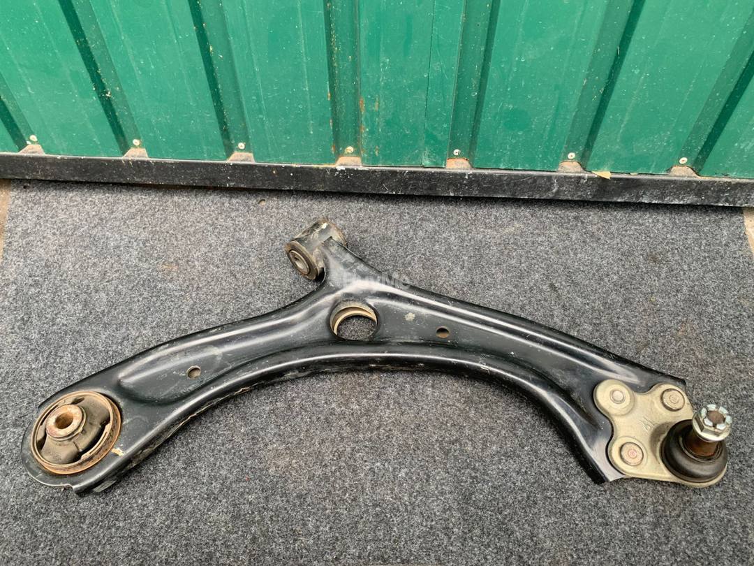 LOWER ARM - HONDA VEZEL RU3